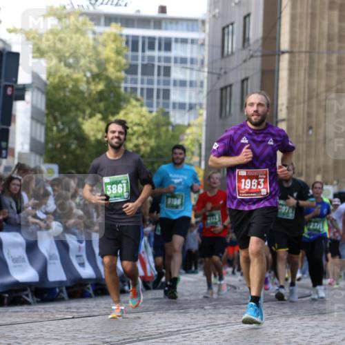 13.09.2026 - 21. swb-Marathon Bremen Strokosch-Dieckow http://msf.ph/oto/10303095 13.09.2026 13:23:19 Ziel 1809, 1935, 1963, 2040, 2367, 2827, 2914, 2961, 3098, 3145, 3233, 3560, 5114, 6737, 7909, 8304, 8377, 8646, 8671, 8672, 8787, 8819, 8820, 9921, 672, 2371, 2409, 3078, 3138, 3173, 3531, 3861, 3939, 6848, 6923, 8560, 8863, 9088, 9196, 9436 meine-sportfotos.de