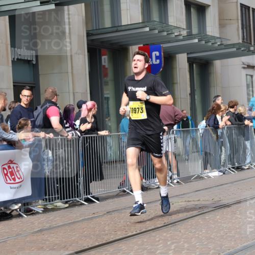 13.09.2026 - 21. swb-Marathon Bremen Strokosch-Dieckow http://msf.ph/oto/10303139 13.09.2026 10:51:11 Ziel 10334, 10381, 10544, 10763, 10825, 10862, 10887, 10984, 11145, 11787, 12051, 12329, 12424, 12548, 13631, 10200, 10471, 10515, 10537, 10808, 11087, 11170, 11339, 11503, 11537, 11625, 11626, 11801, 11973, 12004, 12133, 12179, 12303, 12351, 12407, 12552, 12560 meine-sportfotos.de