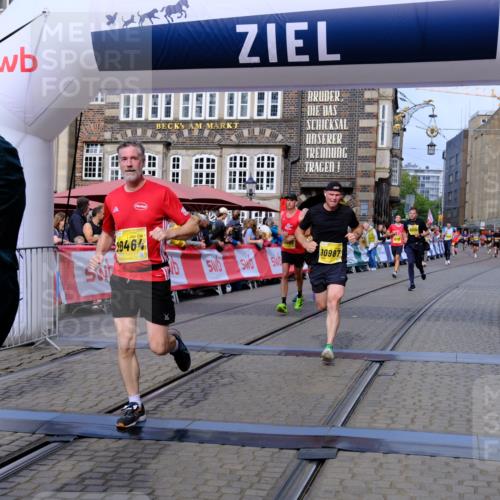 13.09.2026 - 21. swb-Marathon Bremen Tim E. http://msf.ph/oto/10303151 13.09.2026 10:46:00 Ziel 10464, 10541, 10583, 10987, 11015, 11063, 11279, 11559, 11762, 11845, 12033, 12069, 12087, 12290, 12355, 13532, 13595, 13628 meine-sportfotos.de
