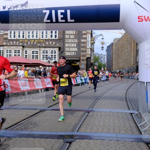 13.09.2026 - 21. swb-Marathon Bremen Tim E. http://msf.ph/oto/10303166 13.09.2026 10:46:00 Ziel 10464, 10541, 10583, 10987, 11015, 11063, 11279, 11559, 11762, 11845, 12033, 12069, 12087, 12290, 12355, 13532, 13595, 13628 meine-sportfotos.de