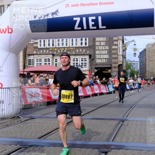13.09.2026 - 21. swb-Marathon Bremen Tim E. http://msf.ph/oto/10303186 13.09.2026 10:46:01 Ziel 10464, 10541, 10583, 10987, 11015, 11063, 11279, 11559, 11762, 11845, 12033, 12069, 12087, 12290, 12355, 13532, 13595, 13628 meine-sportfotos.de