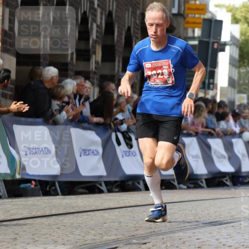 13.09.2026 - 21. swb-Marathon Bremen Strokosch-Dieckow http://msf.ph/oto/10303189 13.09.2026 12:54:36 Ziel 1256, 1629, 9399, 9617 meine-sportfotos.de