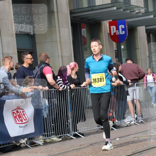 13.09.2026 - 21. swb-Marathon Bremen Strokosch-Dieckow http://msf.ph/oto/10303214 13.09.2026 10:51:14 Ziel 10162, 10281, 10334, 10348, 10381, 10467, 10544, 10763, 10825, 10862, 10887, 10984, 11145, 11273, 11787, 12329, 12424, 12548, 13631, 10200, 10471, 10515, 10537, 10808, 10887, 11087, 11339, 11503, 11537, 11625, 11626, 11801, 11973, 12004, 12051, 12133, 12303, 12351, 12407, 12552 meine-sportfotos.de