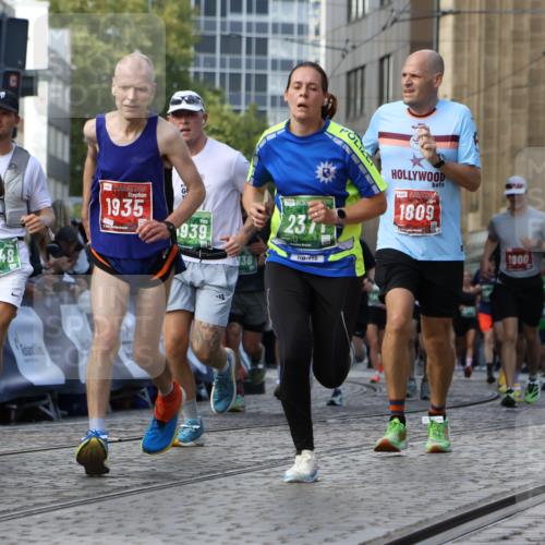 13.09.2026 - 21. swb-Marathon Bremen Strokosch-Dieckow http://msf.ph/oto/10303228 13.09.2026 13:23:26 Ziel 1809, 1900, 1935, 1963, 2306, 2367, 2427, 2827, 2914, 2961, 3098, 3233, 3374, 3560, 3729, 3920, 5114, 7909, 8045, 8231, 8304, 8377, 8671, 8672, 8732, 8787, 8819, 8820, 9827, 9921, 135, 672, 2371, 2409, 2485, 2490, 2560, 2627, 3078, 3138, 3173, 3856, 3939, 5908, 6157, 6843, 6848, 8095, 8560, 9088, 9196 meine-sportfotos.de