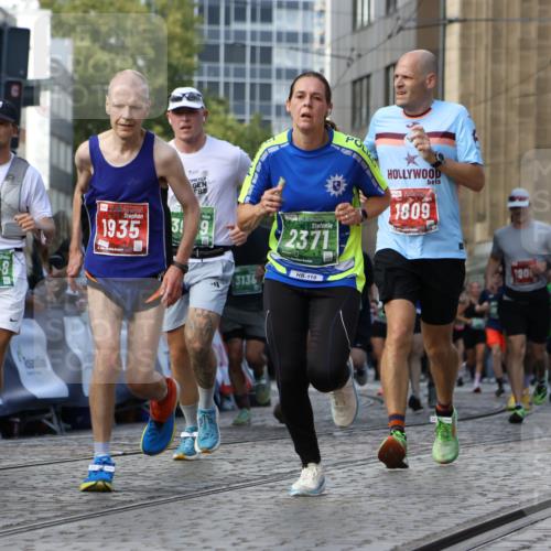 13.09.2026 - 21. swb-Marathon Bremen Strokosch-Dieckow http://msf.ph/oto/10303240 13.09.2026 13:23:26 Ziel 1809, 1900, 1935, 1963, 2306, 2367, 2427, 2827, 2914, 2961, 3098, 3233, 3374, 3560, 3729, 3920, 5114, 7909, 8045, 8231, 8304, 8377, 8671, 8672, 8732, 8787, 8819, 8820, 9827, 9921, 135, 672, 2371, 2409, 2485, 2490, 2560, 2627, 3078, 3138, 3173, 3856, 3939, 5908, 6157, 6843, 6848, 8095, 8560, 9088, 9196 meine-sportfotos.de