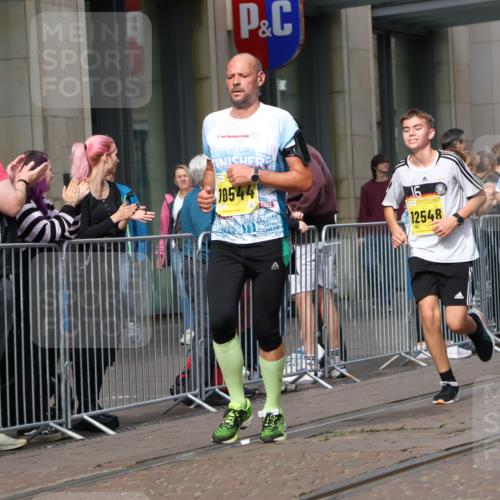 13.09.2026 - 21. swb-Marathon Bremen Strokosch-Dieckow http://msf.ph/oto/10303323 13.09.2026 10:51:19 Ziel 10162, 10183, 10281, 10334, 10348, 10467, 10544, 10641, 10763, 10825, 10862, 10984, 11145, 11273, 11542, 11733, 11777, 11787, 12329, 12424, 12548, 13631, 10200, 10381, 10471, 10515, 10808, 10825, 10887, 10984, 11339, 11503, 11537, 11625, 11626, 11801, 11973, 12051, 12133, 12303, 12407, 12548, 12552 meine-sportfotos.de