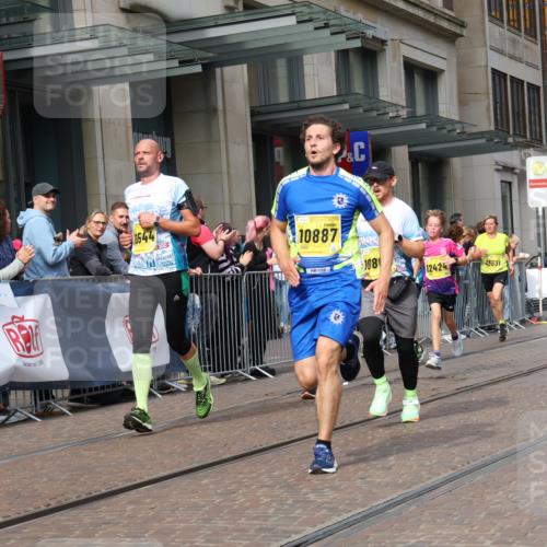 13.09.2026 - 21. swb-Marathon Bremen Strokosch-Dieckow http://msf.ph/oto/10303368 13.09.2026 10:51:21 Ziel 10162, 10183, 10281, 10334, 10348, 10467, 10544, 10641, 10763, 10862, 11145, 11273, 11542, 11685, 11733, 11777, 11787, 12329, 12424, 13631, 10381, 10471, 10515, 10808, 10825, 10862, 10887, 10984, 11339, 11503, 11537, 11625, 11626, 11801, 11973, 12051, 12133, 12303, 12548, 12552 meine-sportfotos.de