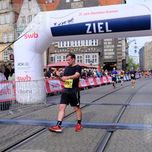 13.09.2026 - 21. swb-Marathon Bremen Tim E. http://msf.ph/oto/10303370 13.09.2026 10:46:15 Ziel 10436, 11015, 11762, 11956, 12033, 12069, 12556, 12557, 13529, 13612 meine-sportfotos.de