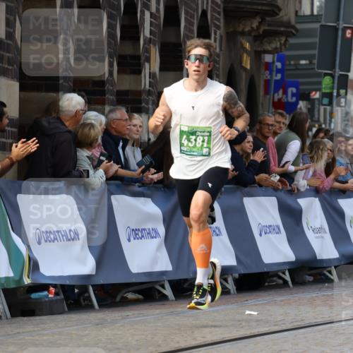 13.09.2026 - 21. swb-Marathon Bremen Strokosch-Dieckow http://msf.ph/oto/10303374 13.09.2026 12:55:32 Ziel 3744, 1724, 4381, 9630 meine-sportfotos.de