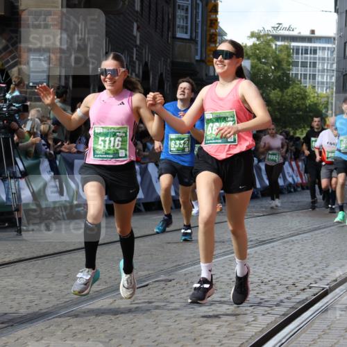 13.09.2026 - 21. swb-Marathon Bremen Strokosch-Dieckow http://msf.ph/oto/10303384 13.09.2026 13:23:47 Ziel 135, 672, 2371, 2409, 2490, 2627, 2899, 3078, 3138, 3173, 3531, 3856, 3861, 3939, 5820, 5821, 6843, 6848, 6923, 8560, 8863, 9088, 9196, 9436, 10127, 342, 2210, 2288, 2517, 3044, 4671, 5104, 5146, 5397, 5623, 6332, 6772, 7094, 7105, 7357, 7475, 7761, 8051, 8052, 10059, 10115, 13007, 13197 meine-sportfotos.de
