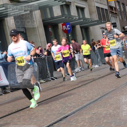 13.09.2026 - 21. swb-Marathon Bremen Strokosch-Dieckow http://msf.ph/oto/10303389 13.09.2026 10:51:22 Ziel 10162, 10183, 10281, 10334, 10348, 10467, 10544, 10641, 10763, 11145, 11273, 11542, 11685, 11733, 11777, 11787, 12329, 12424, 13631, 10381, 10471, 10515, 10544, 10808, 10825, 10862, 10887, 10984, 11339, 11503, 11537, 11801, 11973, 12051, 12133, 12548, 12552 meine-sportfotos.de