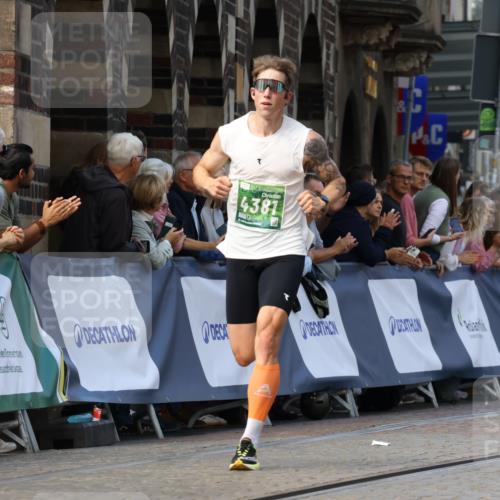 13.09.2026 - 21. swb-Marathon Bremen Strokosch-Dieckow http://msf.ph/oto/10303395 13.09.2026 12:55:32 Ziel 3744, 1724, 4381, 9630 meine-sportfotos.de