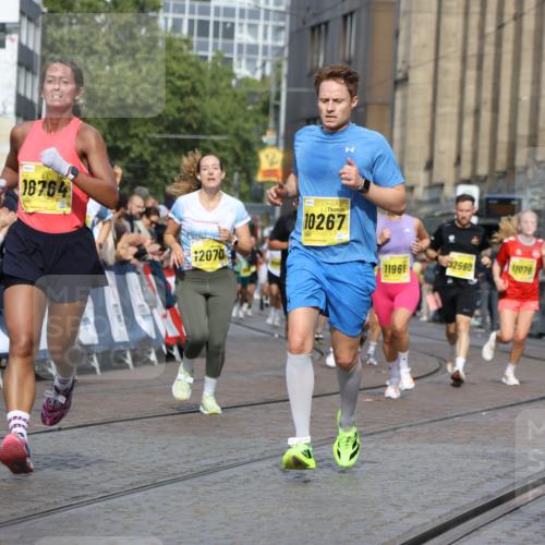 13.09.2026 - 21. swb-Marathon Bremen Strokosch-Dieckow http://msf.ph/oto/10303429 13.09.2026 10:50:51 Ziel 10233, 10525, 10840, 10923, 11220, 11276, 11622, 11664, 11680, 11742, 11774, 12045, 12052, 12078, 12309, 12447, 13544, 13562, 10200, 10537, 11087, 11339, 11625, 11626, 12004, 12303, 12351, 12407 meine-sportfotos.de
