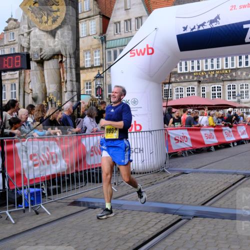 13.09.2026 - 21. swb-Marathon Bremen Tim E. http://msf.ph/oto/10303438 13.09.2026 10:46:25 Ziel 10447, 10992, 11706, 11925, 11956, 12556, 12557, 13529, 13609, 13612, 13640 meine-sportfotos.de