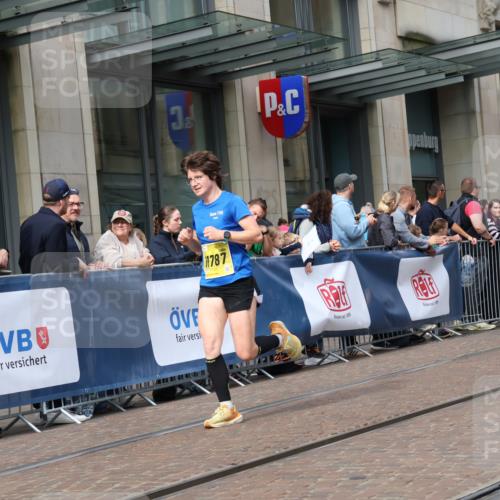 13.09.2026 - 21. swb-Marathon Bremen Strokosch-Dieckow http://msf.ph/oto/10303463 13.09.2026 10:51:29 Ziel 10162, 10183, 10218, 10281, 10348, 10467, 10641, 11273, 11277, 11285, 11542, 11685, 11733, 11777, 11784, 11962, 12329, 12349, 10334, 10381, 10471, 10515, 10544, 10763, 10808, 10825, 10862, 10887, 10984, 11145, 11503, 11537, 11787, 11801, 11973, 12051, 12133, 12424, 12548, 12552, 13631 meine-sportfotos.de