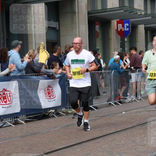 13.09.2026 - 21. swb-Marathon Bremen Strokosch-Dieckow http://msf.ph/oto/10303470 13.09.2026 10:51:36 Ziel 10162, 10183, 10218, 10281, 10348, 10467, 10588, 10641, 11273, 11277, 11285, 11376, 11487, 11542, 11555, 11685, 11733, 11777, 11784, 11869, 11877, 11962, 12349, 10334, 10381, 10544, 10763, 10825, 10862, 10887, 10984, 11145, 11787, 12051, 12329, 12424, 12548, 13631 meine-sportfotos.de