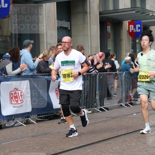 13.09.2026 - 21. swb-Marathon Bremen Strokosch-Dieckow http://msf.ph/oto/10303476 13.09.2026 10:51:36 Ziel 10162, 10183, 10218, 10281, 10348, 10467, 10588, 10641, 11273, 11277, 11285, 11376, 11487, 11542, 11555, 11685, 11733, 11777, 11784, 11869, 11877, 11962, 12349, 10334, 10381, 10544, 10763, 10825, 10862, 10887, 10984, 11145, 11787, 12051, 12329, 12424, 12548, 13631 meine-sportfotos.de