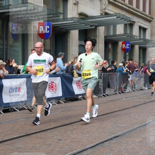 13.09.2026 - 21. swb-Marathon Bremen Strokosch-Dieckow http://msf.ph/oto/10303498 13.09.2026 10:51:37 Ziel 10162, 10183, 10218, 10281, 10348, 10467, 10588, 10641, 11273, 11277, 11285, 11376, 11487, 11542, 11555, 11685, 11733, 11777, 11784, 11869, 11877, 11962, 12349, 10334, 10348, 10381, 10544, 10763, 10825, 10862, 10887, 10984, 11145, 11787, 12051, 12329, 12424, 12548, 13631 meine-sportfotos.de