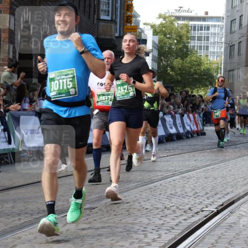 13.09.2026 - 21. swb-Marathon Bremen Strokosch-Dieckow http://msf.ph/oto/10303519 13.09.2026 13:23:50 Ziel 135, 672, 2371, 2409, 2485, 2490, 2560, 2627, 3078, 3138, 3173, 3531, 3856, 3861, 3939, 5820, 5821, 5908, 6843, 6848, 6923, 8560, 8863, 9088, 9196, 9436, 102, 342, 2210, 2370, 2517, 2967, 3044, 5104, 5146, 5397, 5623, 6772, 7094, 7105, 7357, 7761, 8051, 8052, 8179, 10059, 13007, 13197, 13219 meine-sportfotos.de