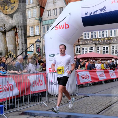 13.09.2026 - 21. swb-Marathon Bremen Tim E. http://msf.ph/oto/10303523 13.09.2026 10:46:35 Ziel 10228, 10447, 10992, 11287, 11706, 11925, 11926, 13609, 13640 meine-sportfotos.de