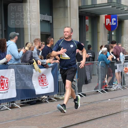 13.09.2026 - 21. swb-Marathon Bremen Strokosch-Dieckow http://msf.ph/oto/10303533 13.09.2026 10:51:39 Ziel 10162, 10183, 10218, 10281, 10588, 10641, 11277, 11285, 11376, 11487, 11542, 11555, 11685, 11733, 11777, 11784, 11869, 11877, 11962, 12349, 10162, 10281, 10334, 10348, 10381, 10467, 10544, 10763, 10825, 10862, 10887, 10984, 11145, 11273, 11787, 12329, 12424, 12548, 13631 meine-sportfotos.de