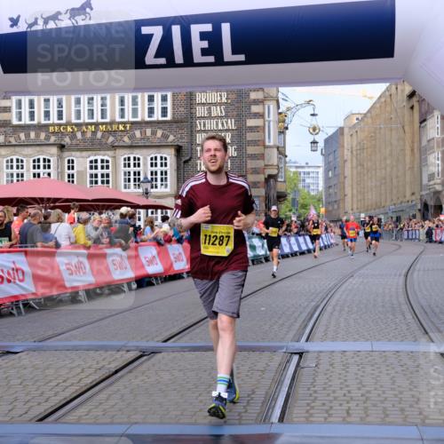 13.09.2026 - 21. swb-Marathon Bremen Tim E. http://msf.ph/oto/10303557 13.09.2026 10:46:43 Ziel 10228, 10897, 11110, 11287, 11356, 11706, 11926, 12035, 13511 meine-sportfotos.de