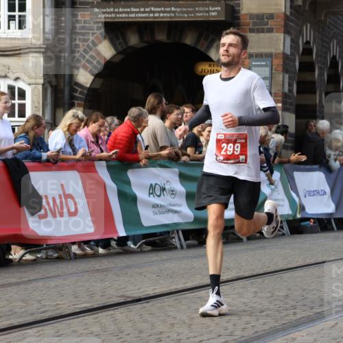 13.09.2026 - 21. swb-Marathon Bremen Strokosch-Dieckow http://msf.ph/oto/10303570 13.09.2026 12:55:57 Ziel 299, 1724, 4381, 9630, 250, 6630 meine-sportfotos.de