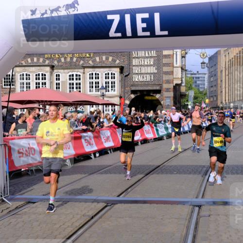 13.09.2026 - 21. swb-Marathon Bremen Tim E. http://msf.ph/oto/10303695 13.09.2026 10:47:07 Ziel 10289, 10445, 10504, 11199, 11212, 11608, 11661, 11783, 12364, 12375 meine-sportfotos.de