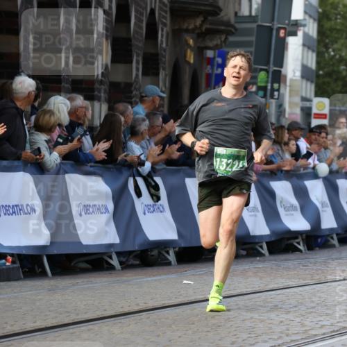 13.09.2026 - 21. swb-Marathon Bremen Strokosch-Dieckow http://msf.ph/oto/10303704 13.09.2026 12:56:29 Ziel 250, 6630, 901, 1212, 1288, 4936, 13224 meine-sportfotos.de