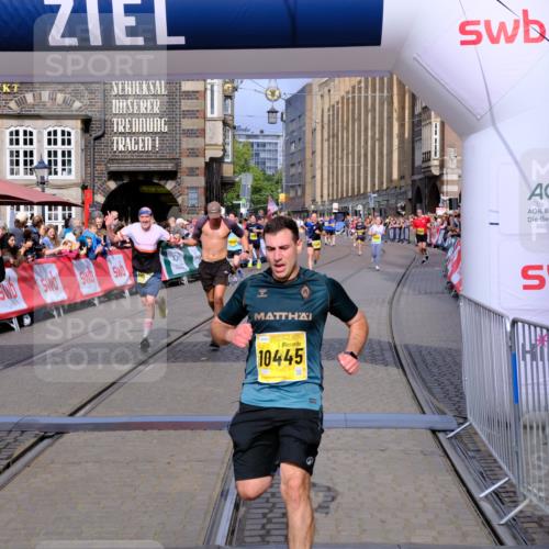 13.09.2026 - 21. swb-Marathon Bremen Tim E. http://msf.ph/oto/10303725 13.09.2026 10:47:08 Ziel 10289, 10445, 10504, 11199, 11212, 11608, 11661, 11783, 12364, 12375 meine-sportfotos.de