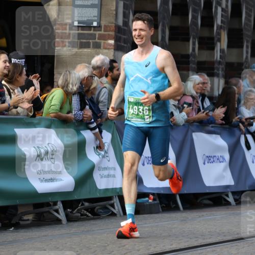 13.09.2026 - 21. swb-Marathon Bremen Strokosch-Dieckow http://msf.ph/oto/10303730 13.09.2026 12:56:33 Ziel 250, 6630, 901, 1288, 4936 meine-sportfotos.de