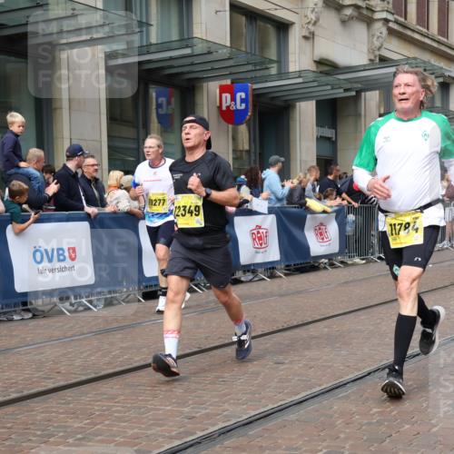 13.09.2026 - 21. swb-Marathon Bremen Strokosch-Dieckow http://msf.ph/oto/10303741 13.09.2026 10:51:50 Ziel 10218, 10588, 11277, 11285, 11371, 11376, 11487, 11555, 11610, 11869, 11877, 12319, 12349, 13578, 10162, 10183, 10281, 10334, 10348, 10467, 10641, 11145, 11273, 11542, 11685, 11733, 11777, 11784, 11787, 11962, 12329, 12349, 13631 meine-sportfotos.de