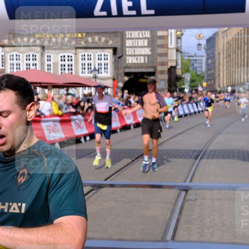 13.09.2026 - 21. swb-Marathon Bremen Tim E. http://msf.ph/oto/10303744 13.09.2026 10:47:09 Ziel 10289, 10445, 10504, 11199, 11212, 11344, 11608, 11661, 11783, 12364, 12375 meine-sportfotos.de