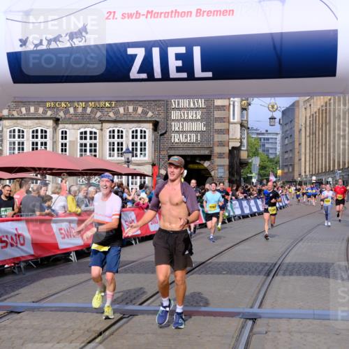 13.09.2026 - 21. swb-Marathon Bremen Tim E. http://msf.ph/oto/10303749 13.09.2026 10:47:10 Ziel 10289, 10445, 10504, 11060, 11199, 11212, 11344, 11608, 11661, 11783, 12364, 12375 meine-sportfotos.de