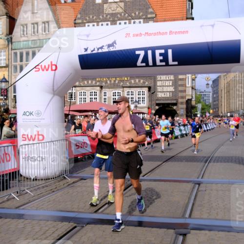 13.09.2026 - 21. swb-Marathon Bremen Tim E. http://msf.ph/oto/10303763 13.09.2026 10:47:11 Ziel 10289, 10445, 10504, 11060, 11199, 11212, 11344, 11608, 11661, 11783, 12364, 12375 meine-sportfotos.de