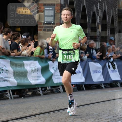 13.09.2026 - 21. swb-Marathon Bremen Strokosch-Dieckow http://msf.ph/oto/10303772 13.09.2026 12:56:52 Ziel 901, 1212, 1288, 4936, 13224, 365, 573, 6201, 7671 meine-sportfotos.de