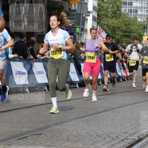 13.09.2026 - 21. swb-Marathon Bremen Strokosch-Dieckow http://msf.ph/oto/10303773 13.09.2026 10:50:55 Ziel 10233, 10267, 10525, 10764, 10840, 11220, 11276, 11622, 11664, 11742, 11753, 11774, 12052, 12078, 12309, 12447, 12488, 13544, 10200, 10808, 11087, 11339, 11537, 11625, 11626, 12004, 12303, 12407 meine-sportfotos.de