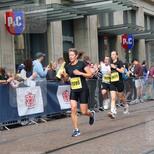 13.09.2026 - 21. swb-Marathon Bremen Strokosch-Dieckow http://msf.ph/oto/10303781 13.09.2026 10:51:52 Ziel 10218, 10588, 11277, 11285, 11371, 11376, 11487, 11555, 11610, 11869, 11877, 12319, 13578, 10162, 10183, 10281, 10348, 10467, 10641, 11273, 11277, 11542, 11685, 11733, 11777, 11784, 11787, 11962, 12329, 12349 meine-sportfotos.de
