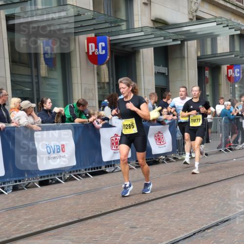 13.09.2026 - 21. swb-Marathon Bremen Strokosch-Dieckow http://msf.ph/oto/10303796 13.09.2026 10:51:52 Ziel 10218, 10588, 11277, 11285, 11371, 11376, 11487, 11555, 11610, 11869, 11877, 12319, 13578, 10162, 10183, 10281, 10348, 10467, 10641, 11273, 11277, 11542, 11685, 11733, 11777, 11784, 11787, 11962, 12329, 12349 meine-sportfotos.de
