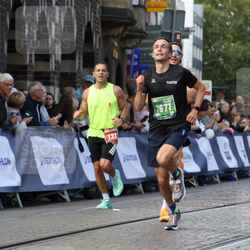 13.09.2026 - 21. swb-Marathon Bremen Strokosch-Dieckow http://msf.ph/oto/10303803 13.09.2026 12:56:54 Ziel 901, 1212, 1288, 4936, 13224, 365, 573, 6201, 7671 meine-sportfotos.de