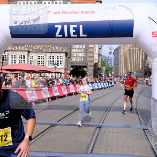 13.09.2026 - 21. swb-Marathon Bremen Tim E. http://msf.ph/oto/10303823 13.09.2026 10:47:15 Ziel 10289, 10445, 10504, 11060, 11199, 11212, 11344, 11608, 11661, 11783, 12364, 12375, 13613 meine-sportfotos.de