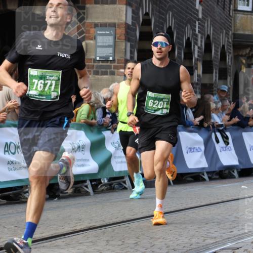 13.09.2026 - 21. swb-Marathon Bremen Strokosch-Dieckow http://msf.ph/oto/10303826 13.09.2026 12:56:56 Ziel 901, 1212, 1288, 4936, 13224, 365, 573, 850, 3368, 6201 meine-sportfotos.de