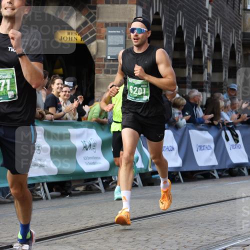 13.09.2026 - 21. swb-Marathon Bremen Strokosch-Dieckow http://msf.ph/oto/10303844 13.09.2026 12:56:56 Ziel 901, 1212, 1288, 4936, 13224, 365, 573, 850, 3368, 6201 meine-sportfotos.de