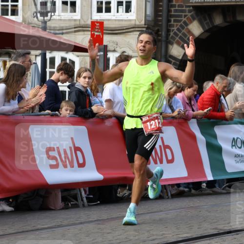 13.09.2026 - 21. swb-Marathon Bremen Strokosch-Dieckow http://msf.ph/oto/10303854 13.09.2026 12:56:58 Ziel 901, 1212, 1288, 4936, 13224, 365, 573, 850, 3368 meine-sportfotos.de