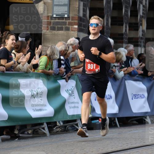 13.09.2026 - 21. swb-Marathon Bremen Strokosch-Dieckow http://msf.ph/oto/10303899 13.09.2026 12:57:06 Ziel 901, 1288, 4936, 7118, 7671, 850, 3368, 5912 meine-sportfotos.de