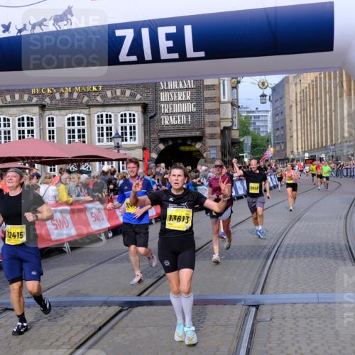 13.09.2026 - 21. swb-Marathon Bremen Tim E. http://msf.ph/oto/10303910 13.09.2026 10:47:24 Ziel 10289, 10744, 11060, 11199, 11212, 11344, 11608, 11650, 11651, 11783, 11814, 12298, 12415, 12470, 13589, 13613 meine-sportfotos.de