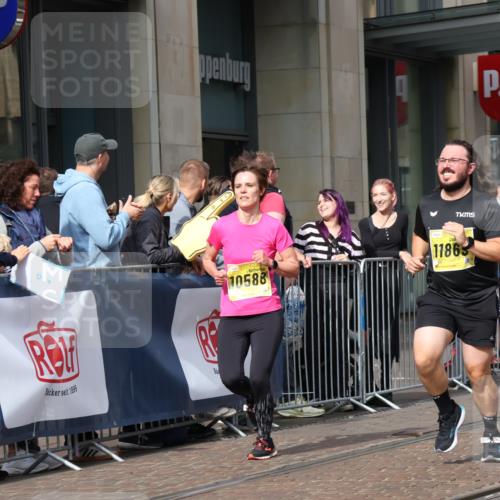 13.09.2026 - 21. swb-Marathon Bremen Strokosch-Dieckow http://msf.ph/oto/10303916 13.09.2026 10:51:58 Ziel 10588, 10761, 11371, 11487, 11610, 11669, 11877, 12319, 13578, 10162, 10183, 10218, 10281, 10348, 10467, 10641, 11273, 11277, 11285, 11376, 11542, 11555, 11685, 11733, 11777, 11784, 11869, 11877, 11962, 12329, 12349 meine-sportfotos.de