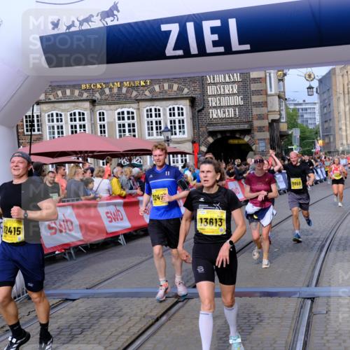 13.09.2026 - 21. swb-Marathon Bremen Tim E. http://msf.ph/oto/10303919 13.09.2026 10:47:24 Ziel 10289, 10744, 11060, 11199, 11212, 11344, 11608, 11650, 11651, 11783, 11814, 12298, 12415, 12470, 13589, 13613 meine-sportfotos.de