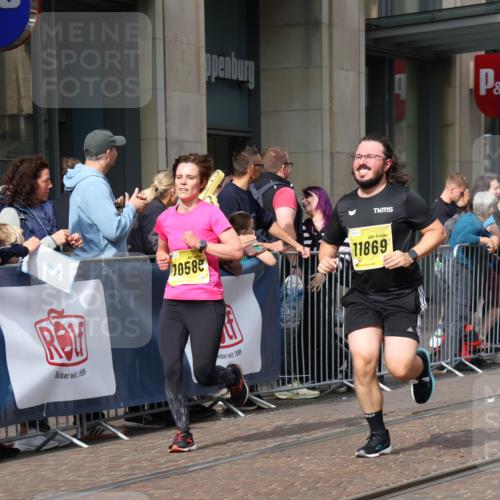 13.09.2026 - 21. swb-Marathon Bremen Strokosch-Dieckow http://msf.ph/oto/10303922 13.09.2026 10:51:58 Ziel 10588, 10761, 11371, 11487, 11610, 11669, 11877, 12319, 13578, 10162, 10183, 10218, 10281, 10348, 10467, 10641, 11273, 11277, 11285, 11376, 11542, 11555, 11685, 11733, 11777, 11784, 11869, 11877, 11962, 12329, 12349 meine-sportfotos.de