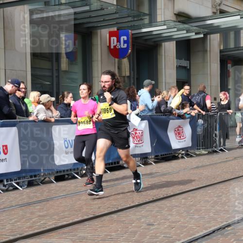13.09.2026 - 21. swb-Marathon Bremen Strokosch-Dieckow http://msf.ph/oto/10303957 13.09.2026 10:51:59 Ziel 10588, 10761, 10958, 11371, 11487, 11604, 11605, 11610, 11669, 12319, 13578, 10162, 10183, 10218, 10281, 10348, 10467, 10641, 11273, 11277, 11285, 11376, 11542, 11555, 11685, 11733, 11777, 11784, 11869, 11877, 11962, 12329, 12349 meine-sportfotos.de